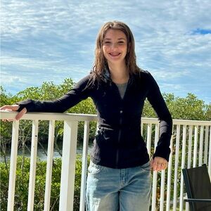 Meet your Posher, Hally!